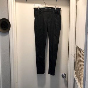 Black High Rise Ankle Skinny jeans